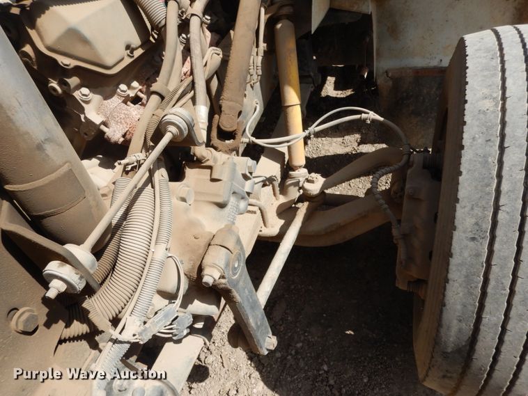 image for item DM2994 2001 International 4700  utility / service truck