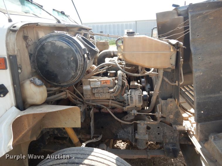 image for item DM2994 2001 International 4700  utility / service truck