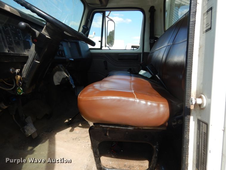 image for item DM2994 2001 International 4700  utility / service truck