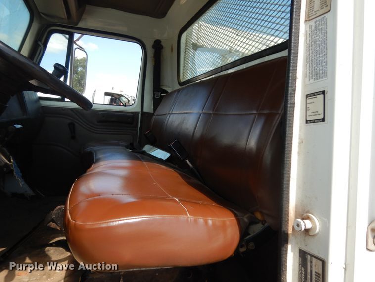 image for item DM2994 2001 International 4700  utility / service truck