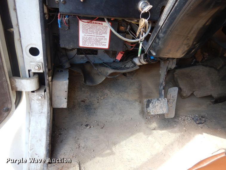 image for item DM2994 2001 International 4700  utility / service truck