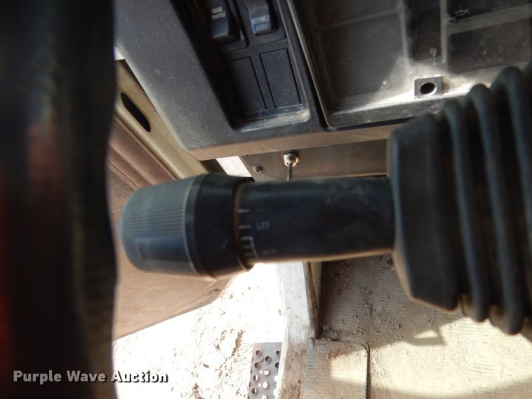 image for item DM2994 2001 International 4700  utility / service truck