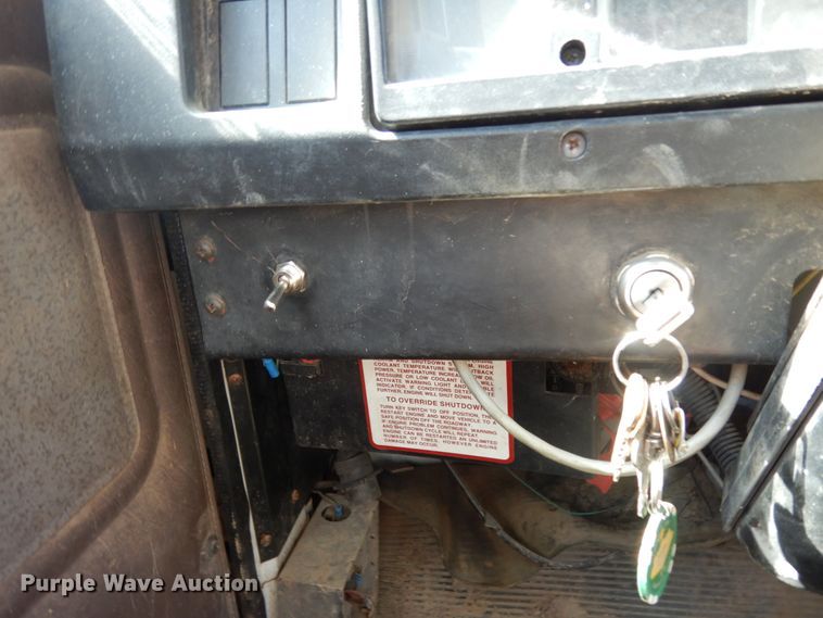 image for item DM2994 2001 International 4700  utility / service truck