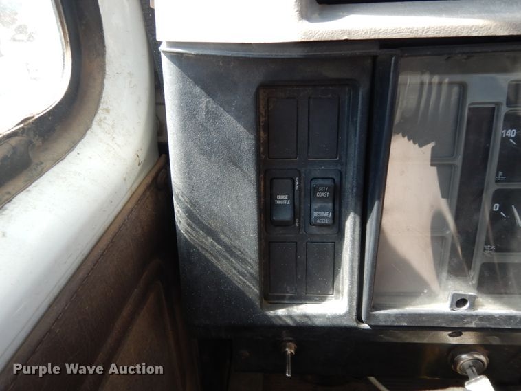 image for item DM2994 2001 International 4700  utility / service truck