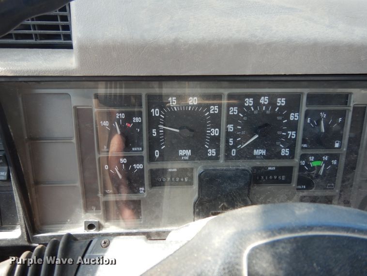 image for item DM2994 2001 International 4700  utility / service truck