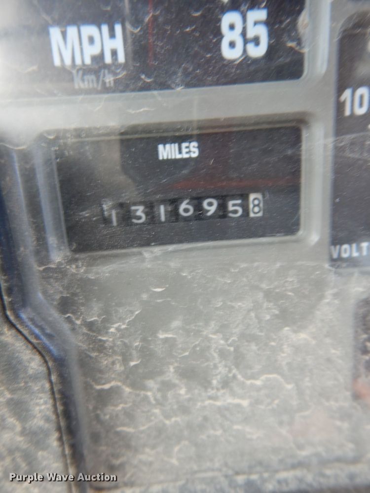 image for item DM2994 2001 International 4700  utility / service truck