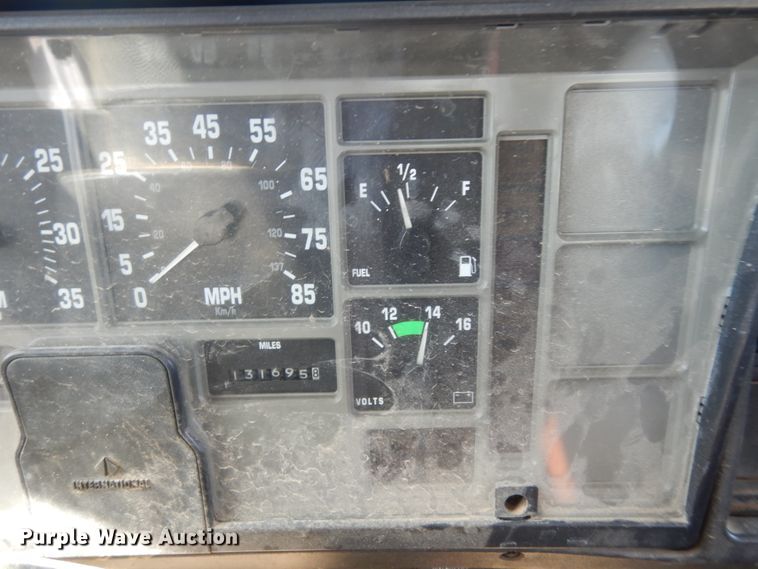 image for item DM2994 2001 International 4700  utility / service truck