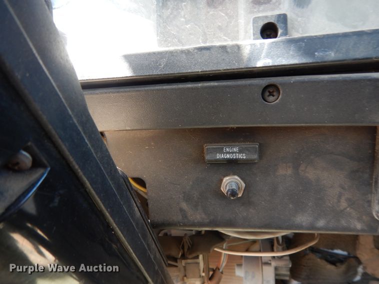 image for item DM2994 2001 International 4700  utility / service truck