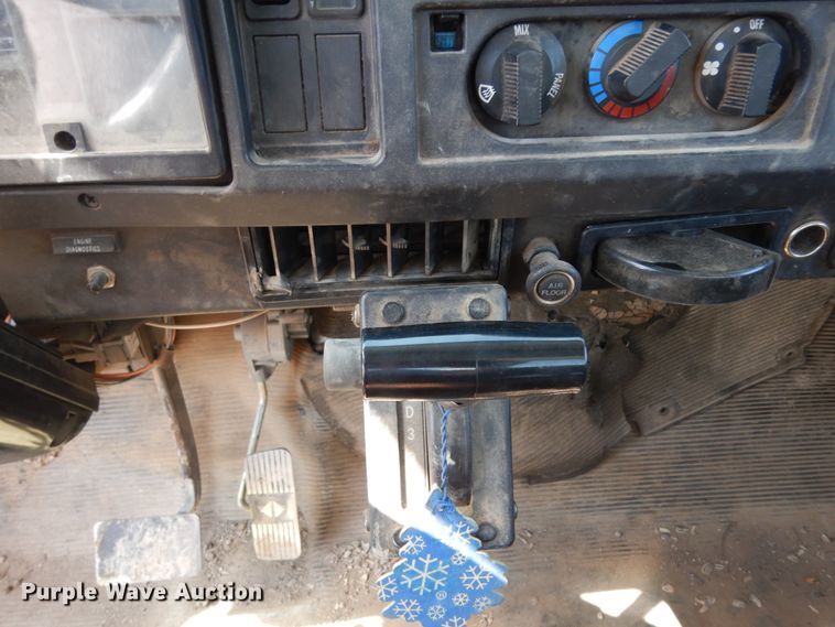 image for item DM2994 2001 International 4700  utility / service truck