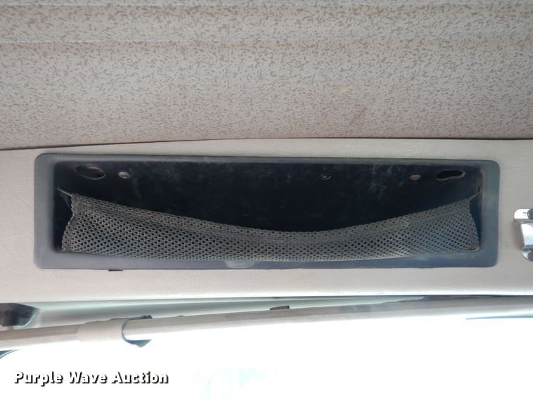 image for item DM2994 2001 International 4700  utility / service truck