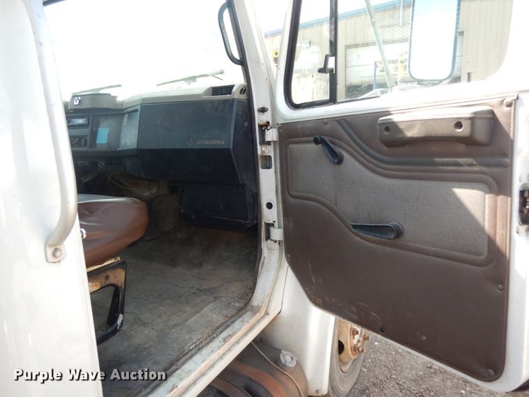 image for item DM2994 2001 International 4700  utility / service truck