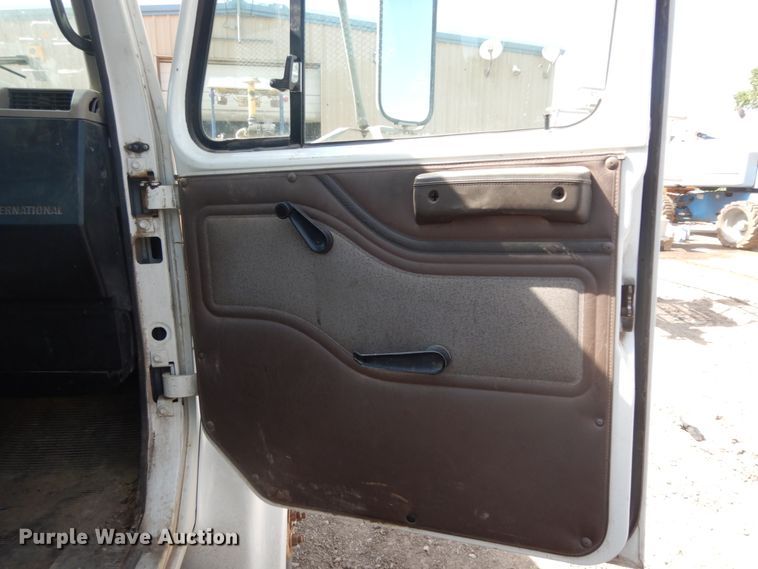 image for item DM2994 2001 International 4700  utility / service truck