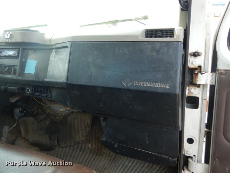 image for item DM2994 2001 International 4700  utility / service truck