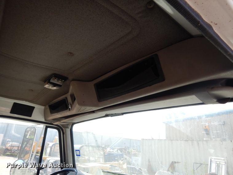 image for item DM2994 2001 International 4700  utility / service truck