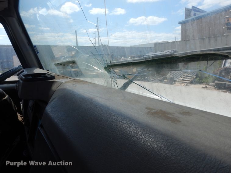 image for item DM2994 2001 International 4700  utility / service truck