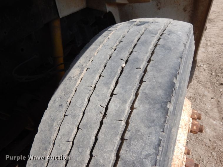 image for item DM2994 2001 International 4700  utility / service truck