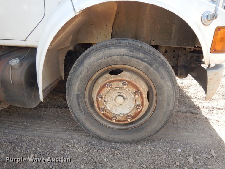 image for item DM2994 2001 International 4700  utility / service truck