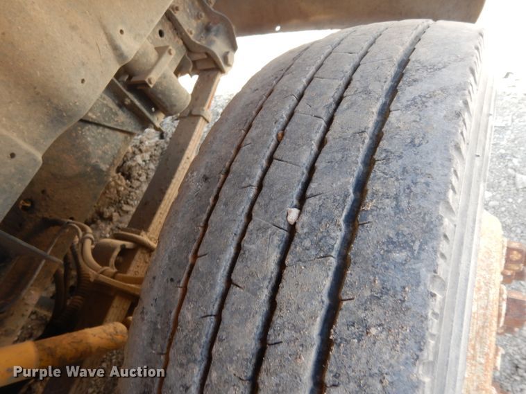 image for item DM2994 2001 International 4700  utility / service truck