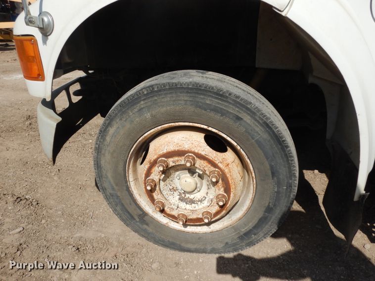 image for item DM2994 2001 International 4700  utility / service truck