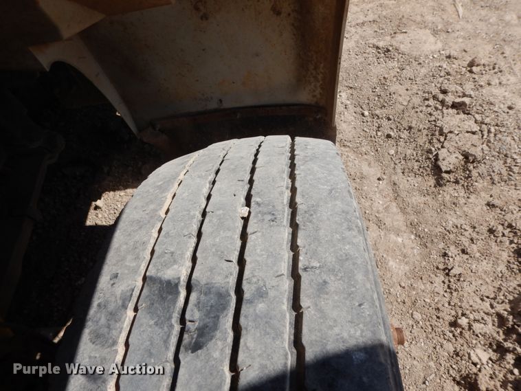 image for item DM2994 2001 International 4700  utility / service truck