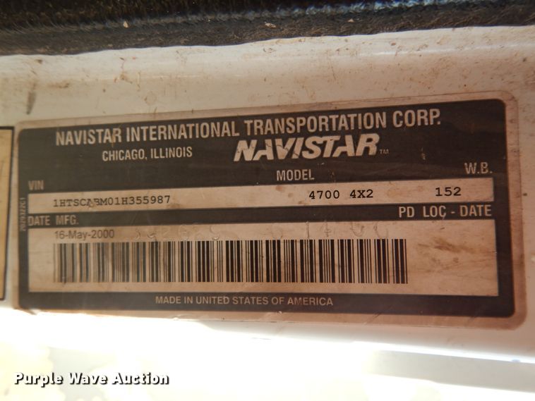 image for item DM2994 2001 International 4700  utility / service truck