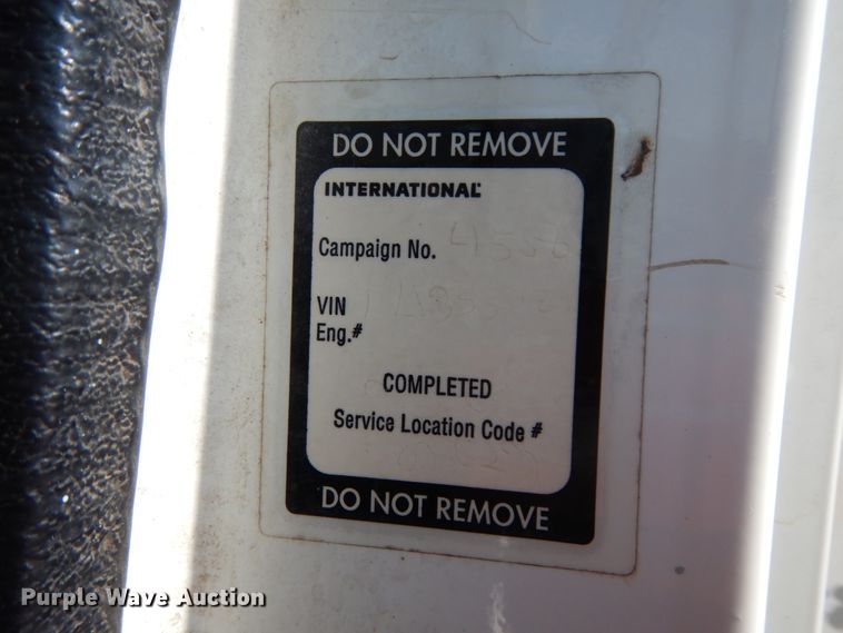 image for item DM2994 2001 International 4700  utility / service truck