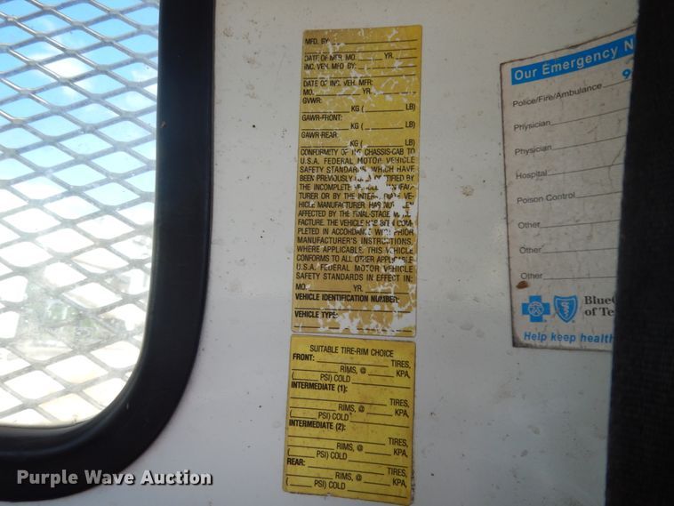 image for item DM2994 2001 International 4700  utility / service truck