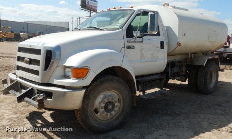 image for item DM2995 2007 Ford F750  water truck