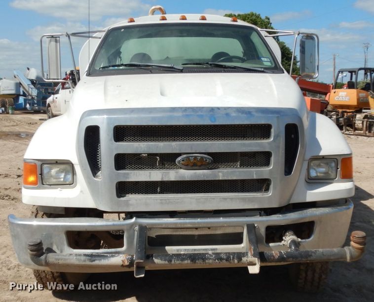 image for item DM2995 2007 Ford F750  water truck