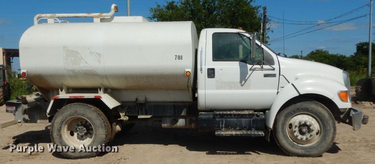 image for item DM2995 2007 Ford F750  water truck