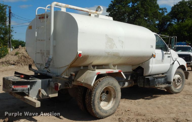 image for item DM2995 2007 Ford F750  water truck