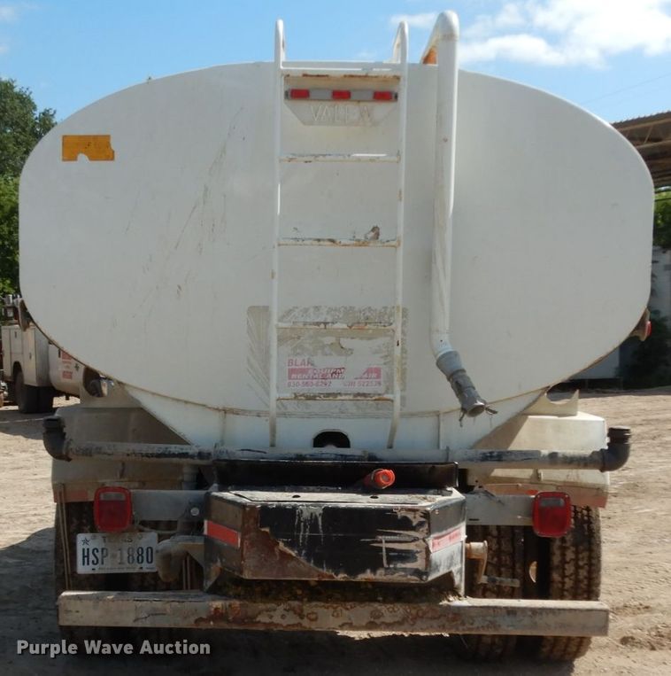 image for item DM2995 2007 Ford F750  water truck