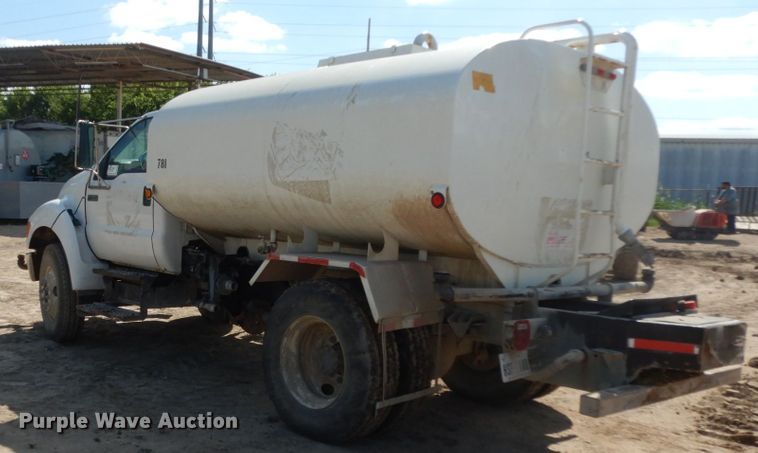 image for item DM2995 2007 Ford F750  water truck