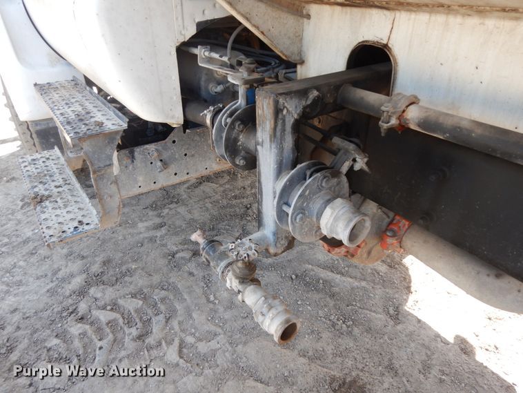 image for item DM2995 2007 Ford F750  water truck