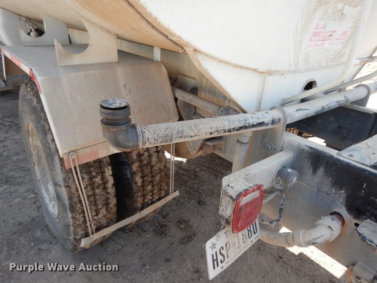 image for item DM2995 2007 Ford F750  water truck