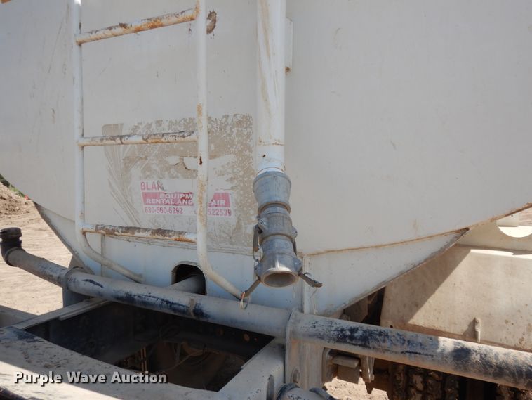 image for item DM2995 2007 Ford F750  water truck