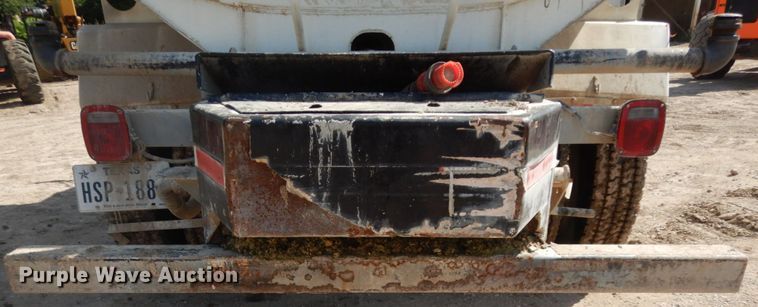 image for item DM2995 2007 Ford F750  water truck