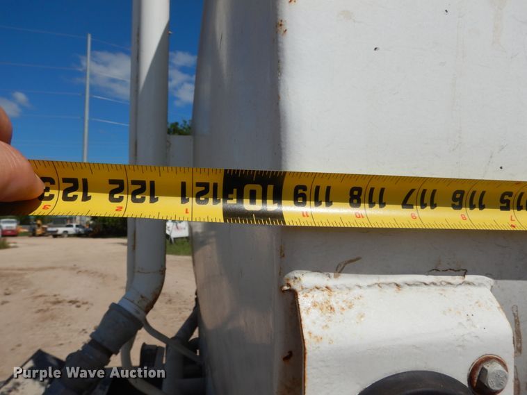 image for item DM2995 2007 Ford F750  water truck