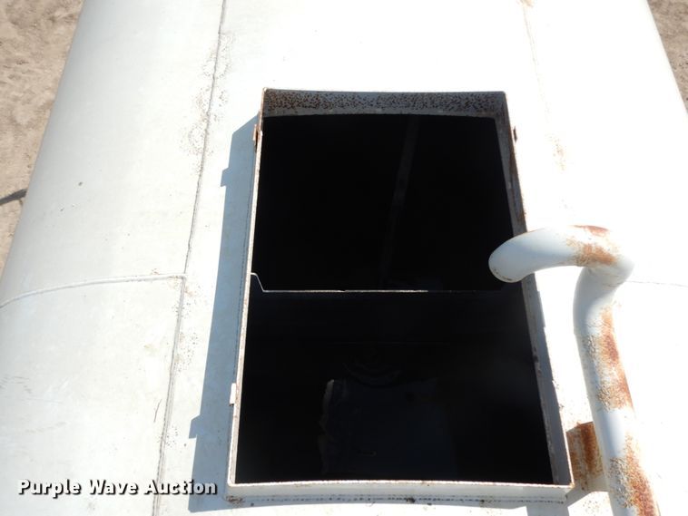 image for item DM2995 2007 Ford F750  water truck