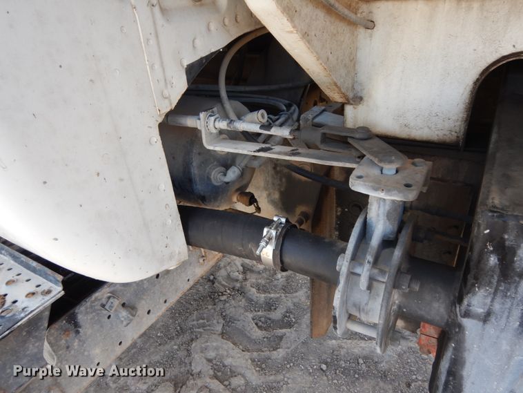 image for item DM2995 2007 Ford F750  water truck