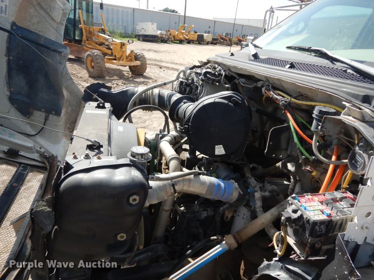 image for item DM2995 2007 Ford F750  water truck