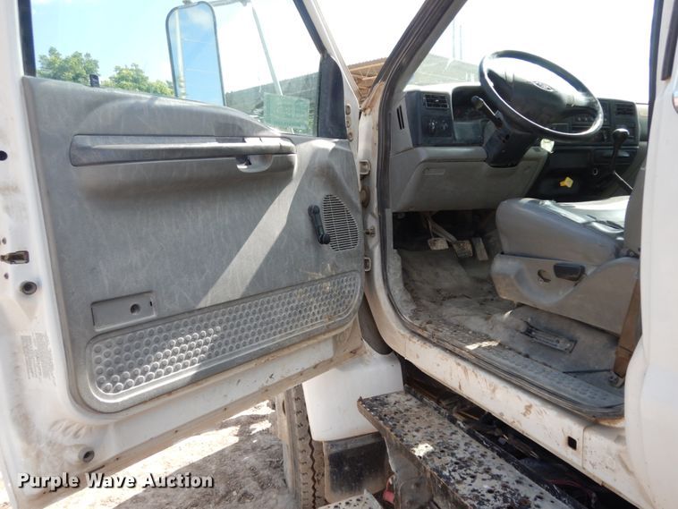 image for item DM2995 2007 Ford F750  water truck