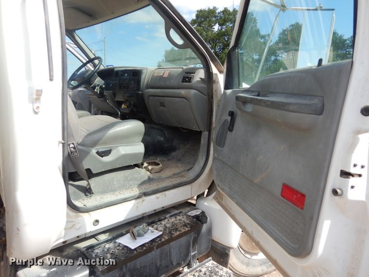 image for item DM2995 2007 Ford F750  water truck