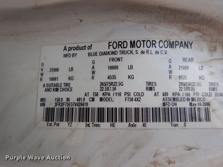 image for item DM2995 2007 Ford F750  water truck