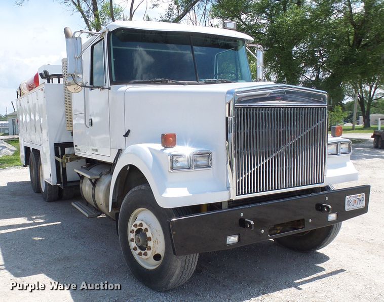 image for item DM3016 1993 White GMC WIM  utility / service truck