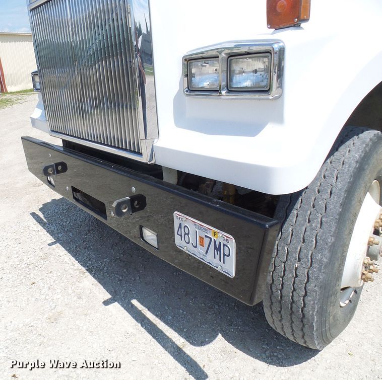 image for item DM3016 1993 White GMC WIM  utility / service truck