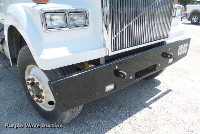 image for item DM3016 1993 White GMC WIM  utility / service truck