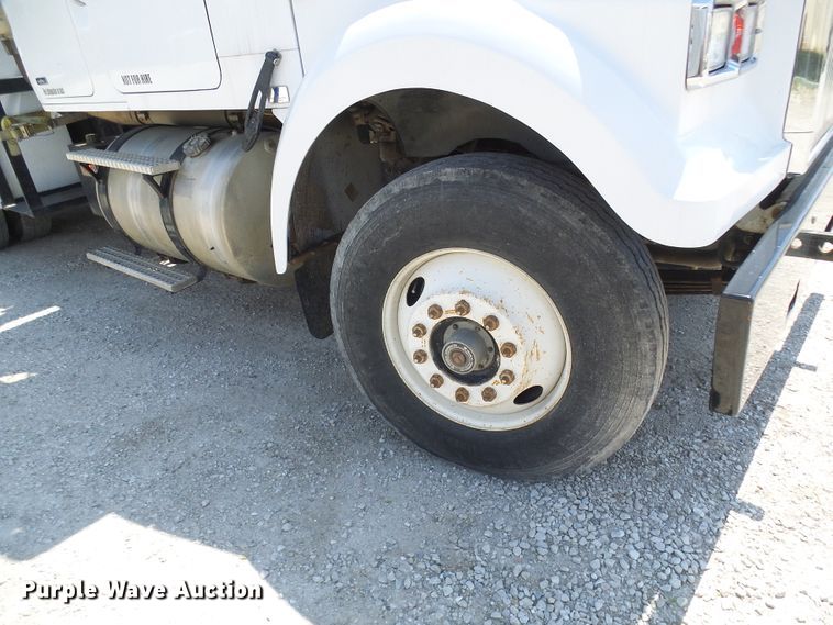 image for item DM3016 1993 White GMC WIM  utility / service truck