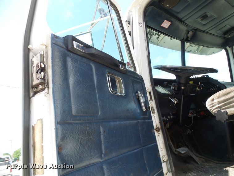 image for item DM3016 1993 White GMC WIM  utility / service truck