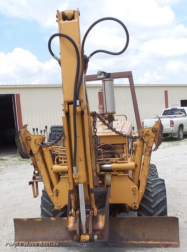 image for item DM3017 1985 Case DH5  trencher